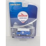 Greenlight 1:64 Volkswagen Type 2 Panel Van 1968 Chevron Gasolines